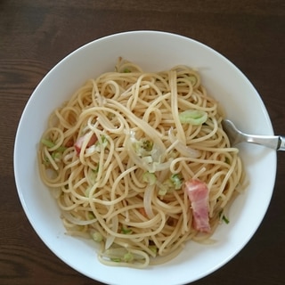 ランチに簡単  コンソメパスタ♪